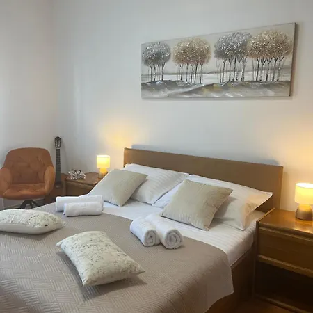 Apartmani Trogir Διαμέρισμα *